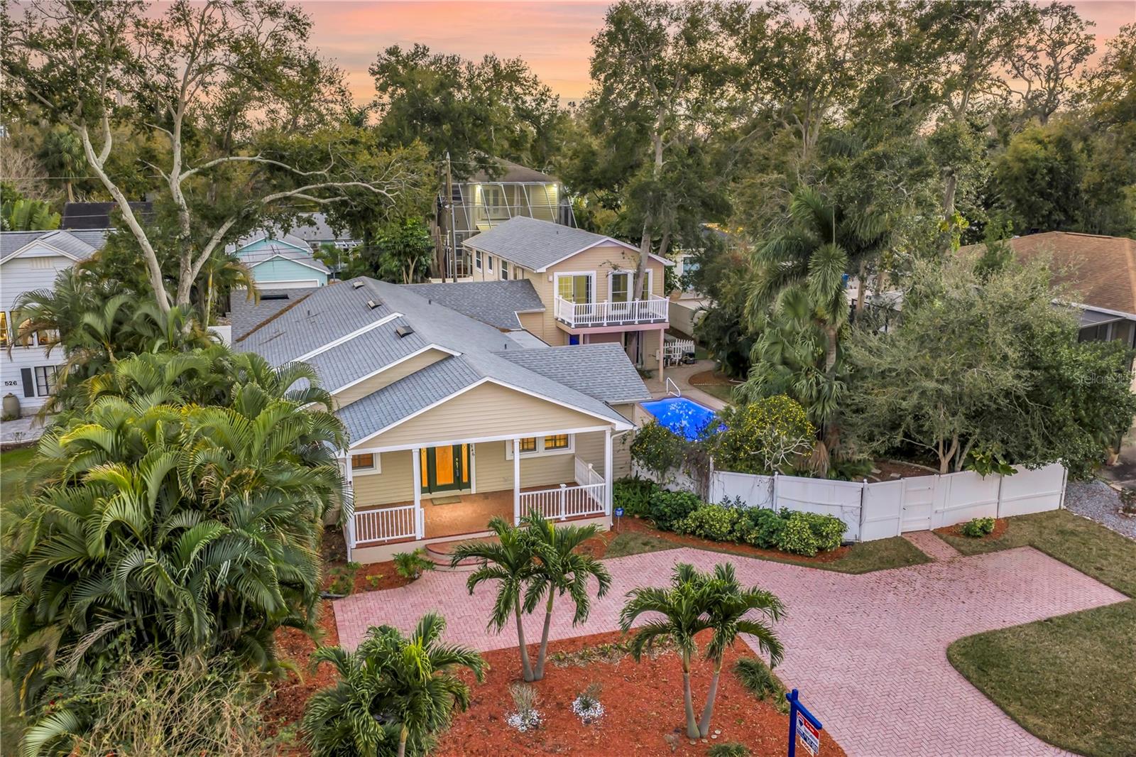 Image 2 of 96 For 546 26th Avenue N