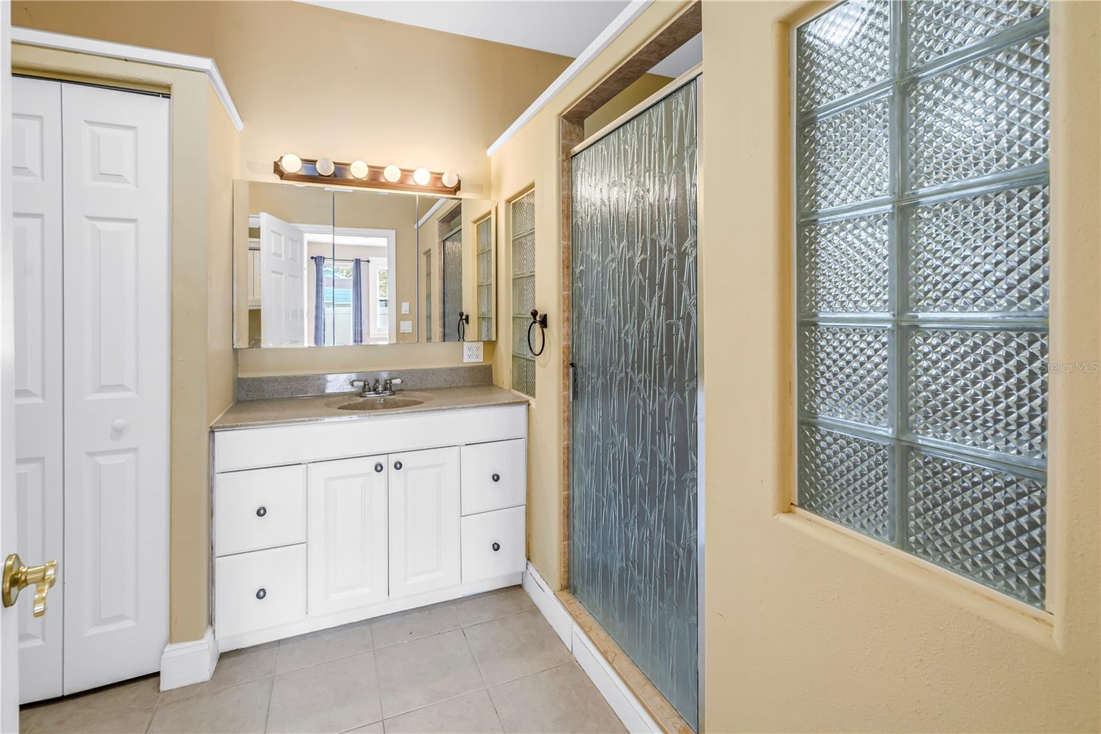 Image 21 of 96 For 546 26th Avenue N