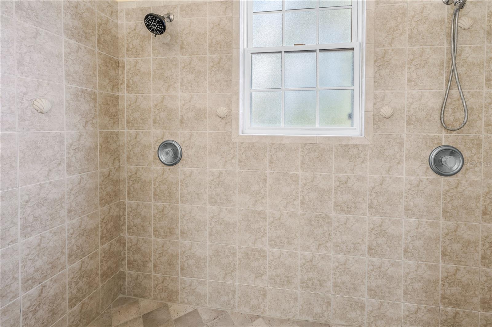 Image 25 of 96 For 546 26th Avenue N