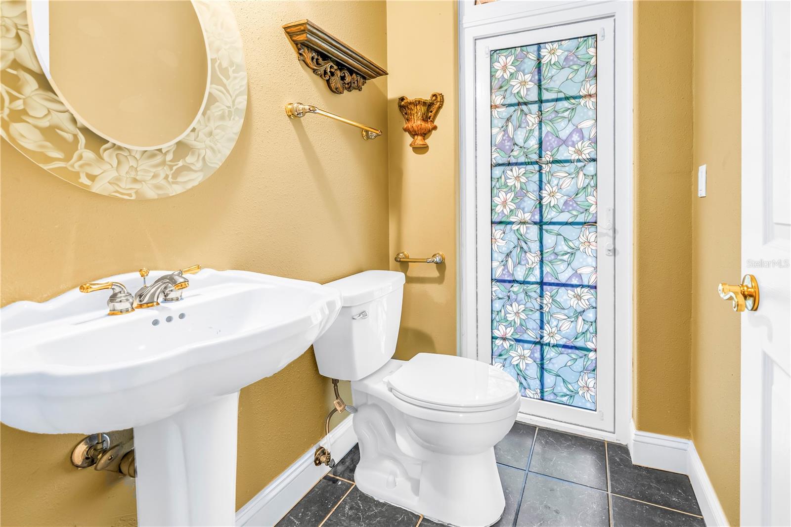 Image 26 of 96 For 546 26th Avenue N