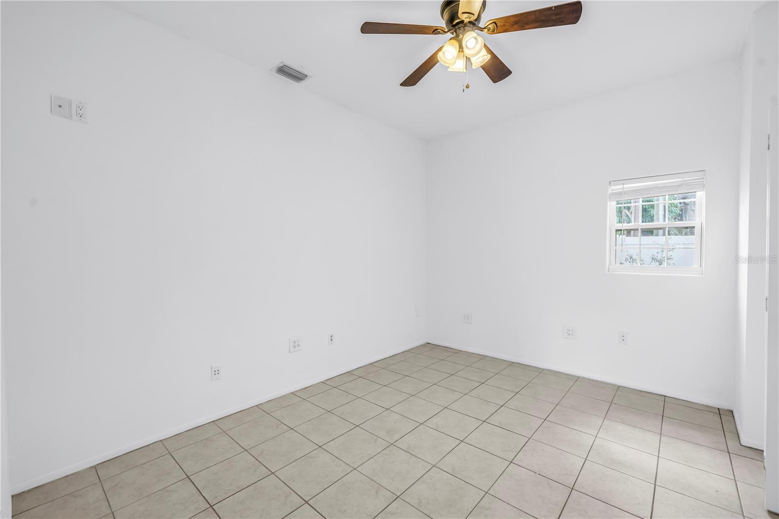 Image 27 of 96 For 546 26th Avenue N