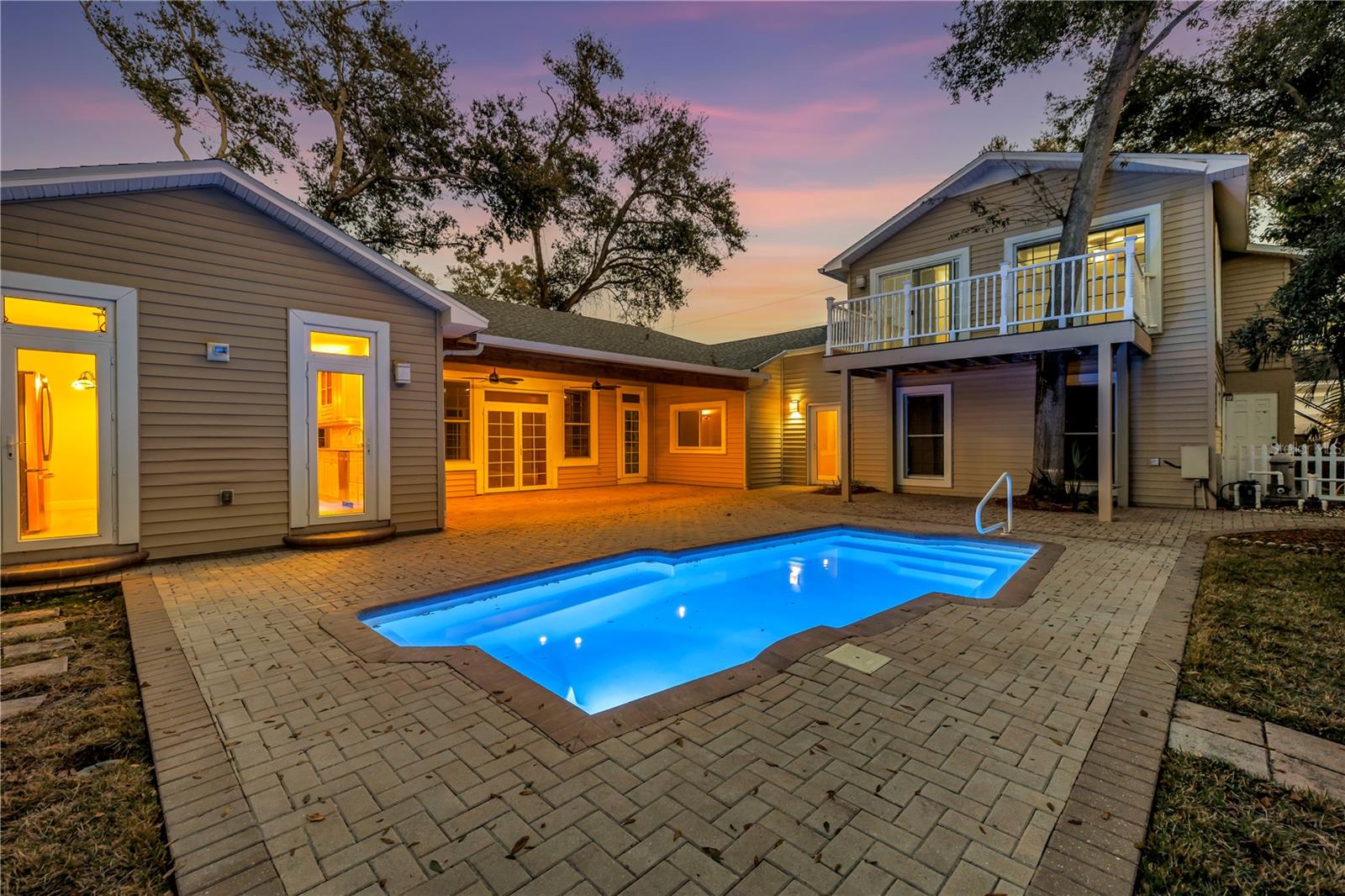 Image 3 of 96 For 546 26th Avenue N