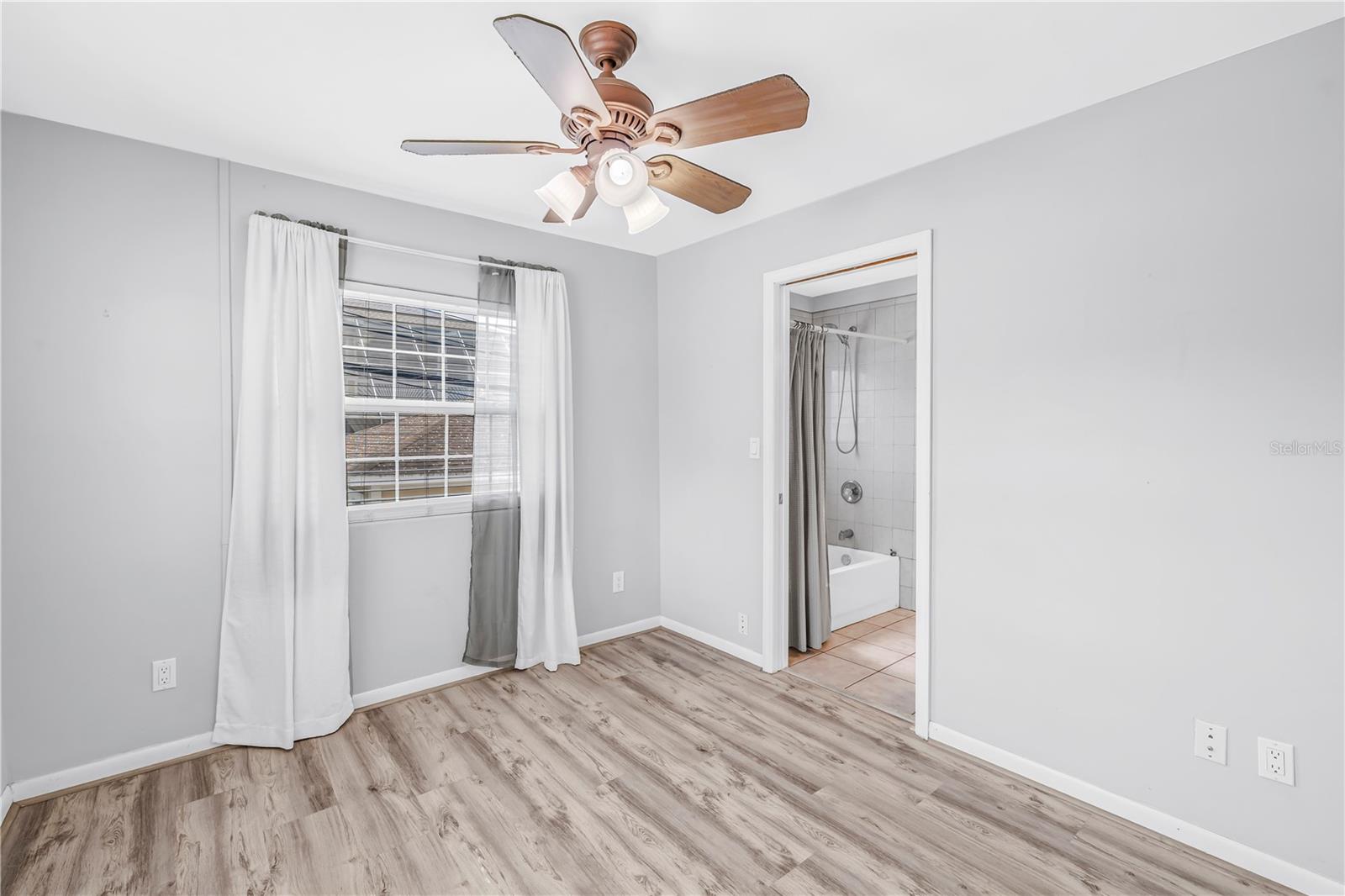 Image 41 of 96 For 546 26th Avenue N