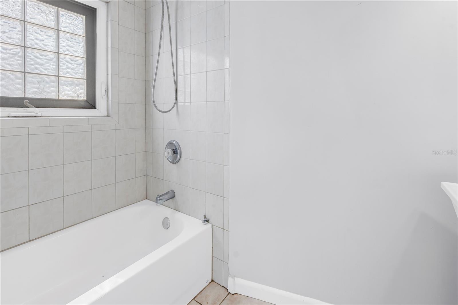 Image 44 of 96 For 546 26th Avenue N