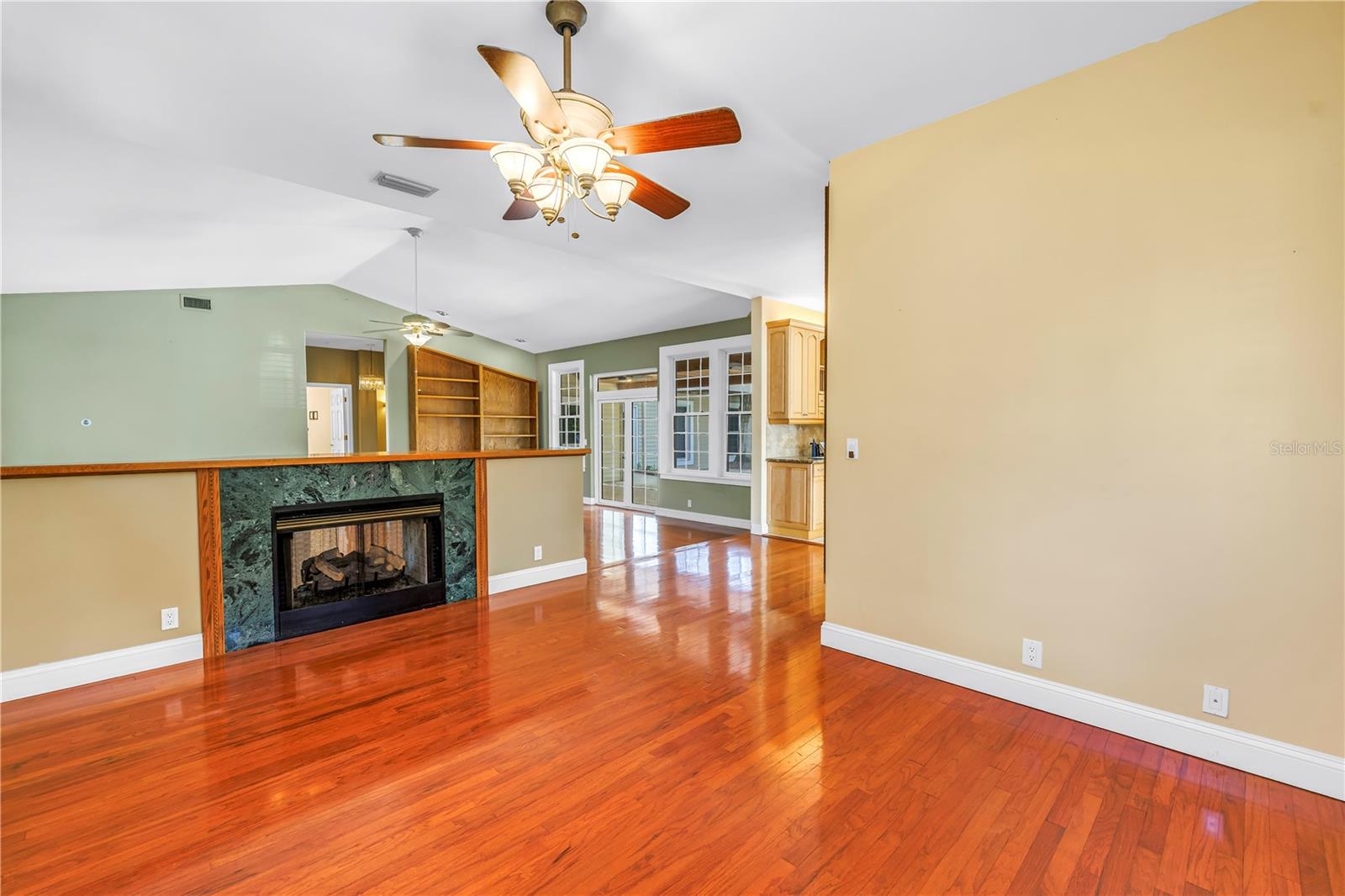 Image 5 of 96 For 546 26th Avenue N