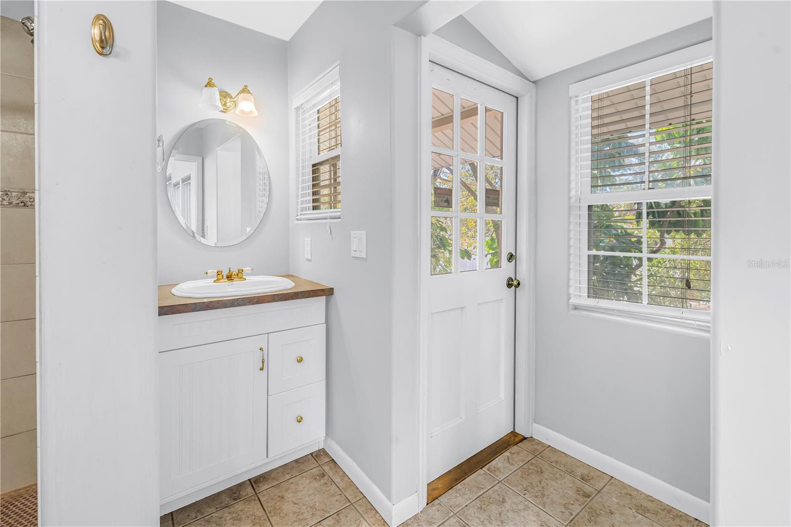 Image 52 of 96 For 546 26th Avenue N