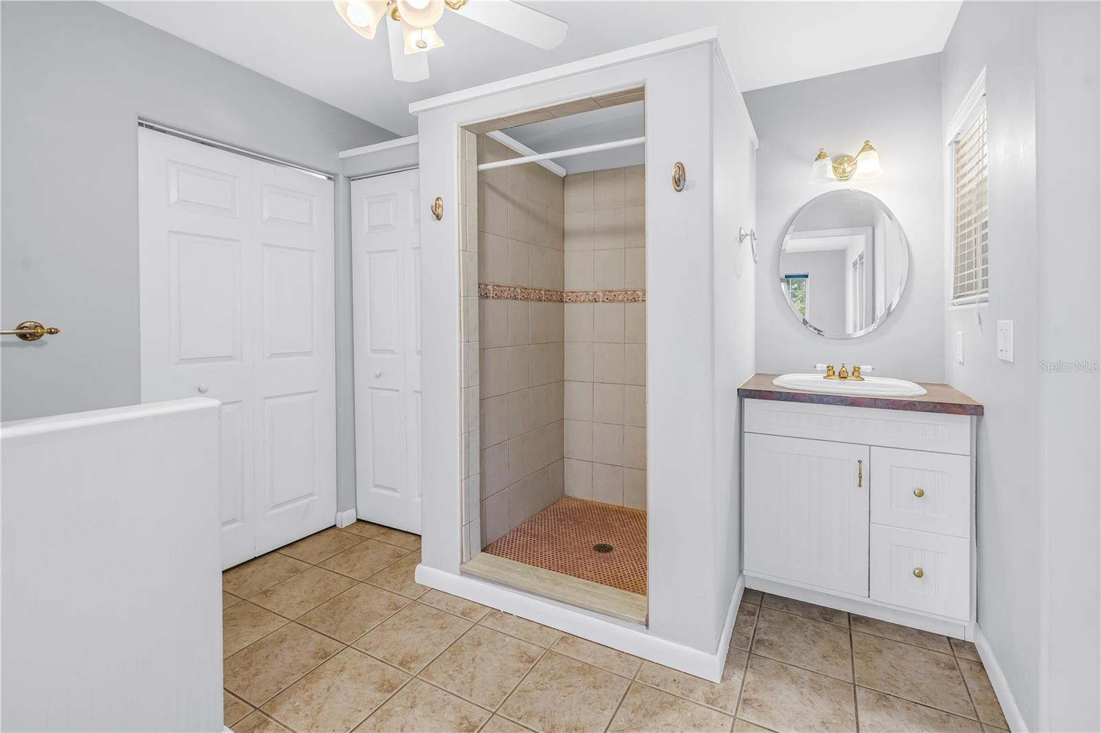 Image 53 of 96 For 546 26th Avenue N