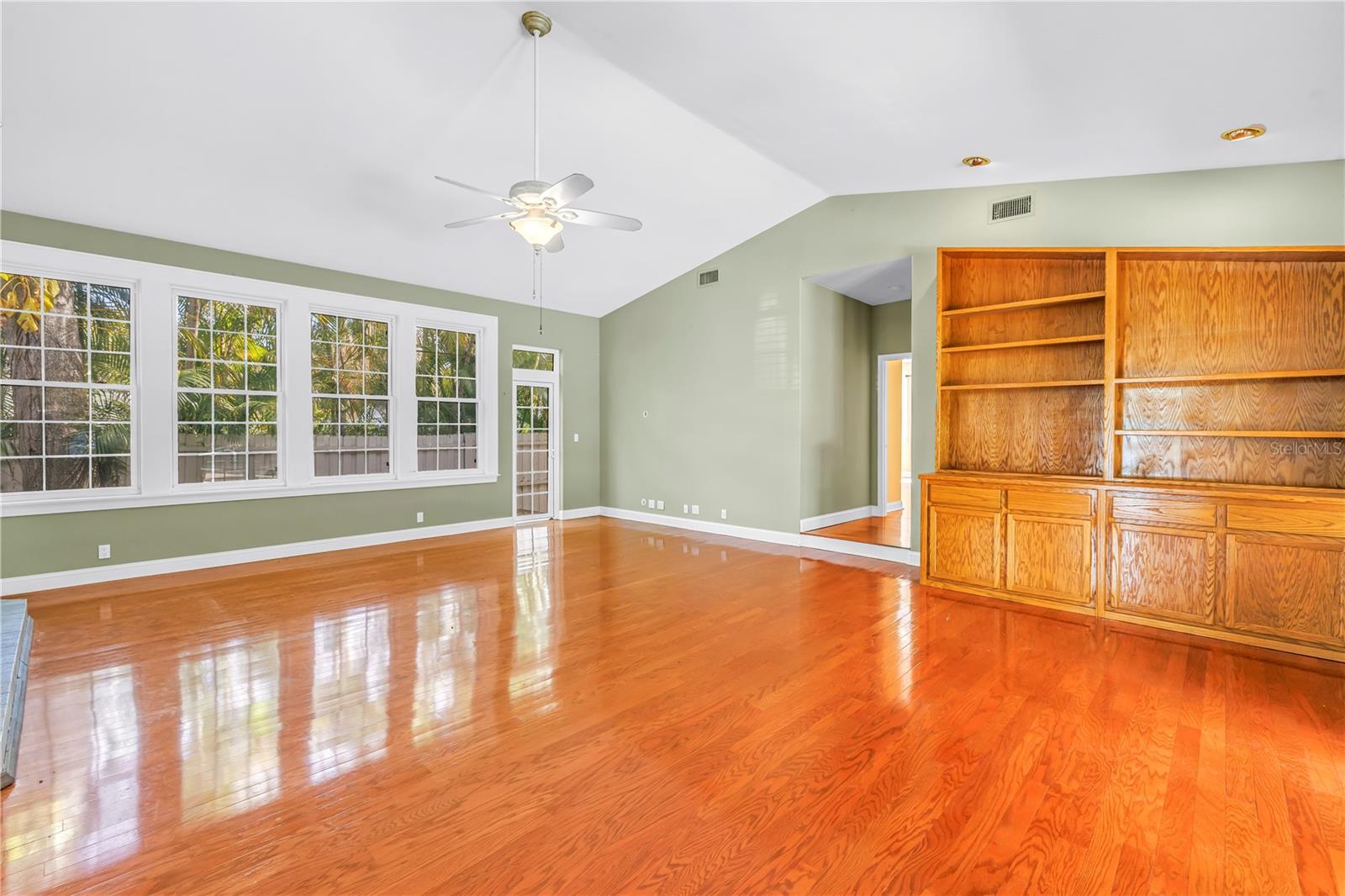 Image 6 of 96 For 546 26th Avenue N