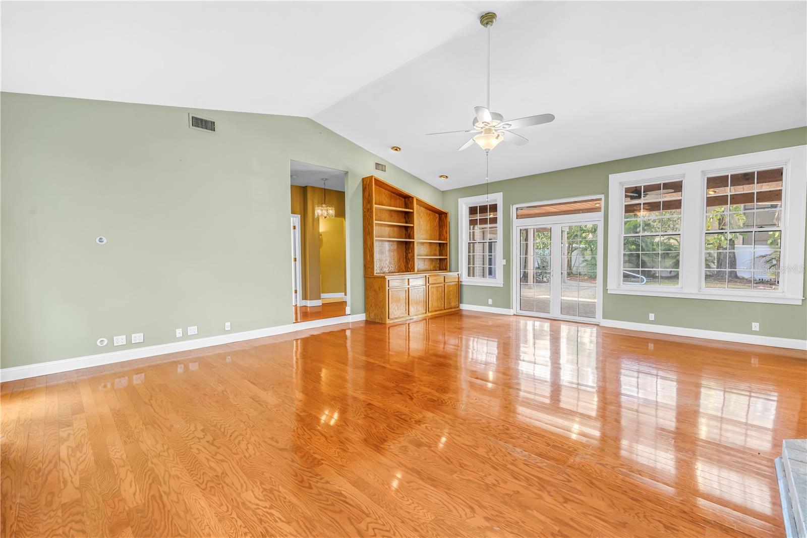 Image 7 of 96 For 546 26th Avenue N