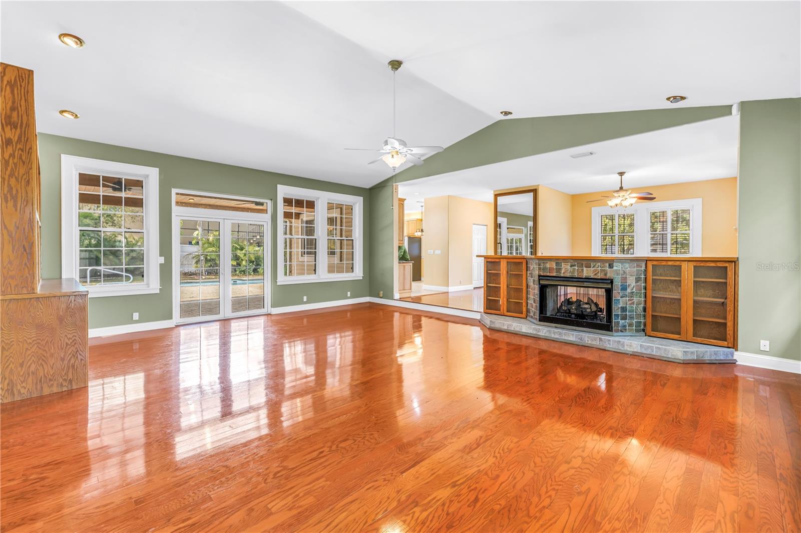 Image 8 of 96 For 546 26th Avenue N