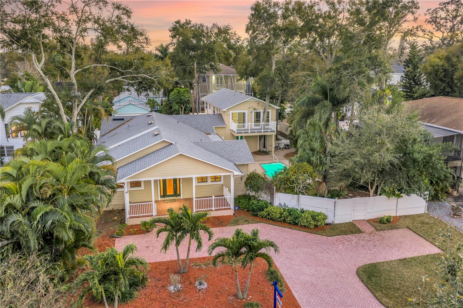 Image 89 of 96 For 546 26th Avenue N