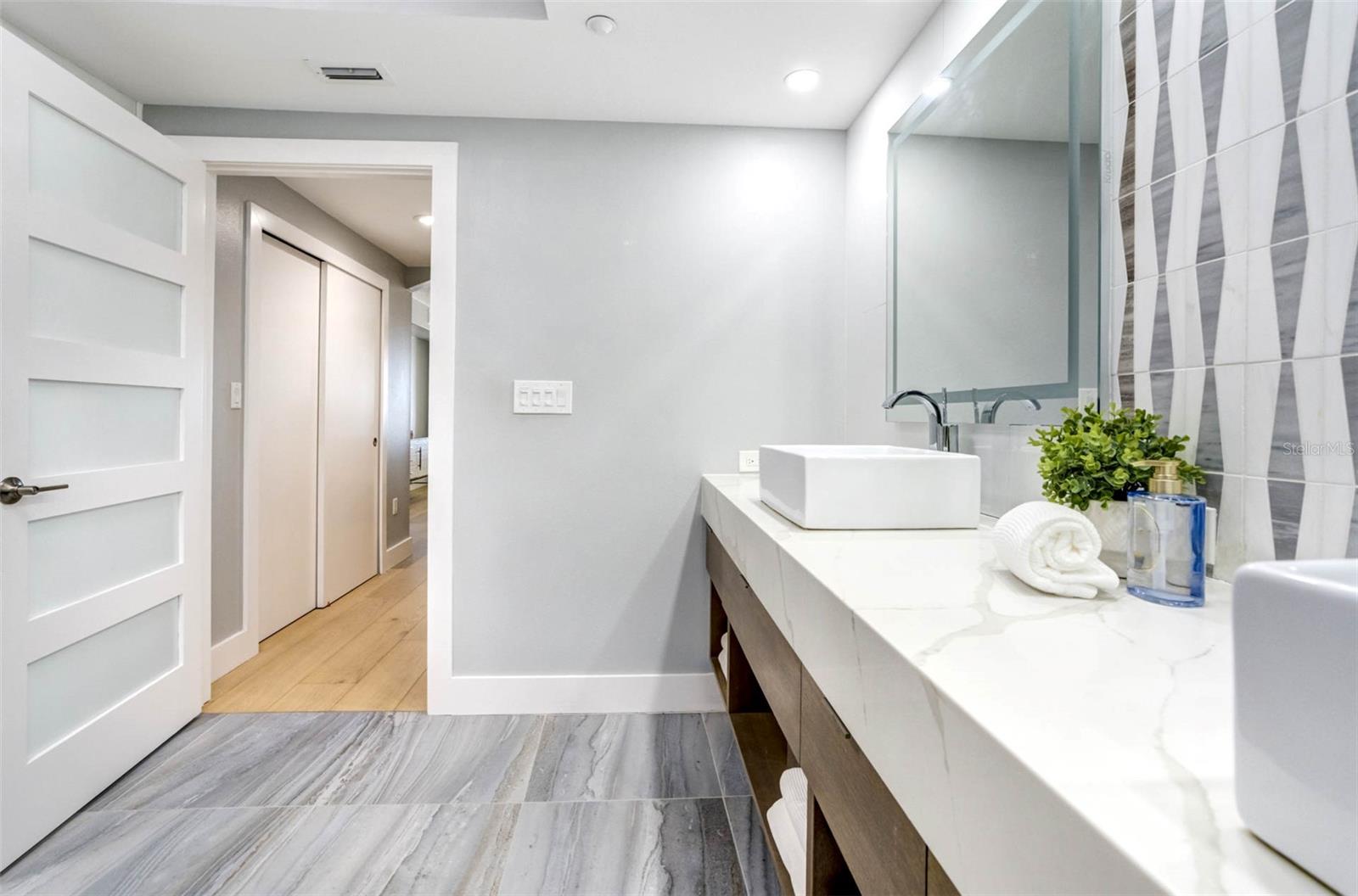 Image 12 of 30 For 1370 Gulf Boulevard 403