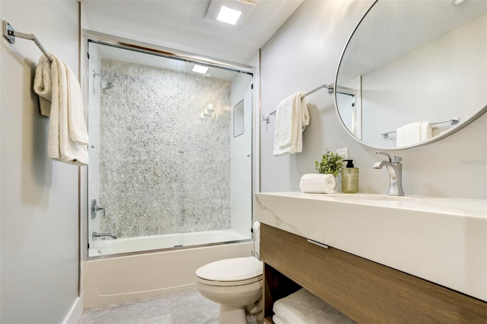 Image 15 of 30 For 1370 Gulf Boulevard 403