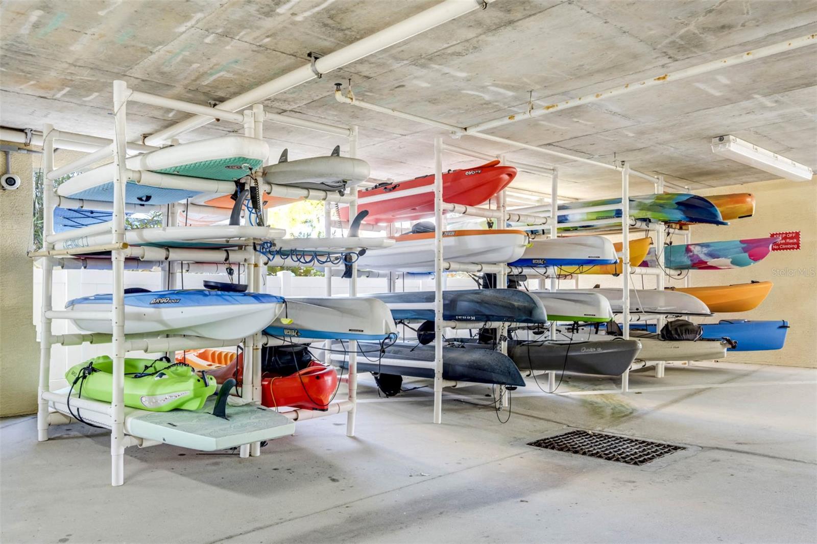 Image 25 of 30 For 1370 Gulf Boulevard 403