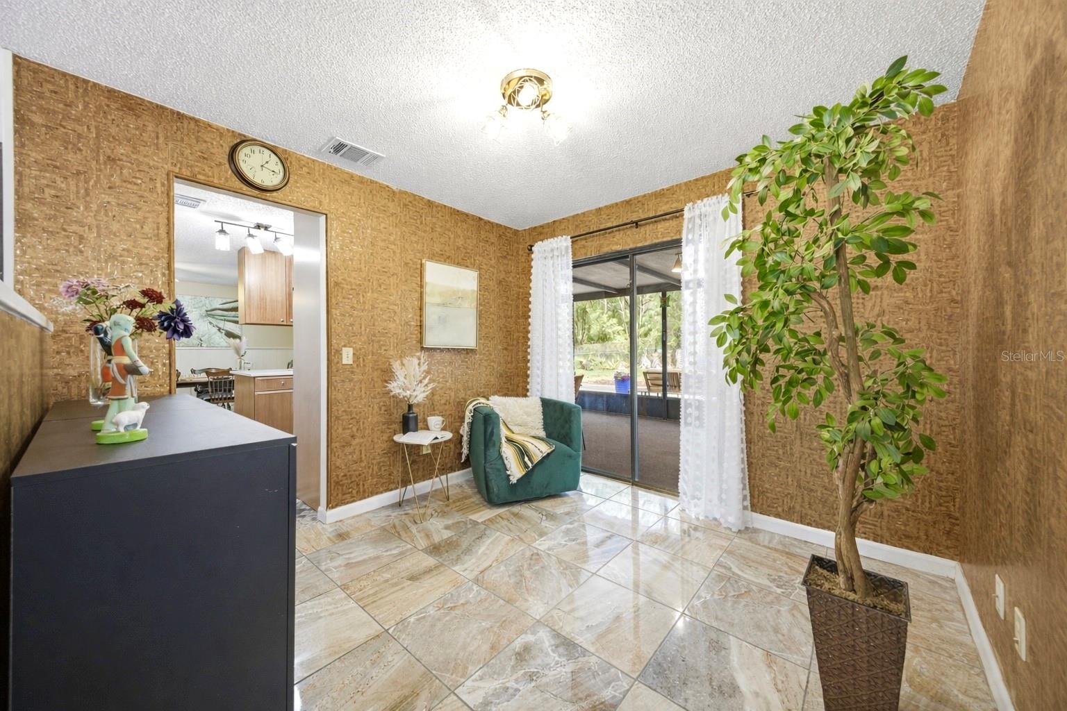 Listing photo id 11 for 314 137th Avenue