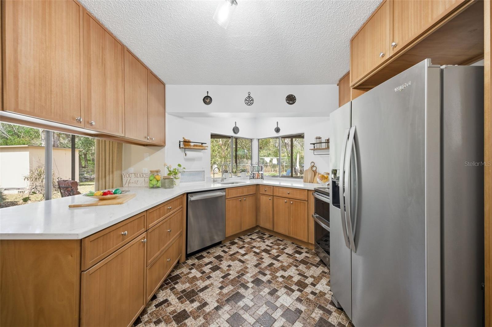 Listing photo id 13 for 314 137th Avenue