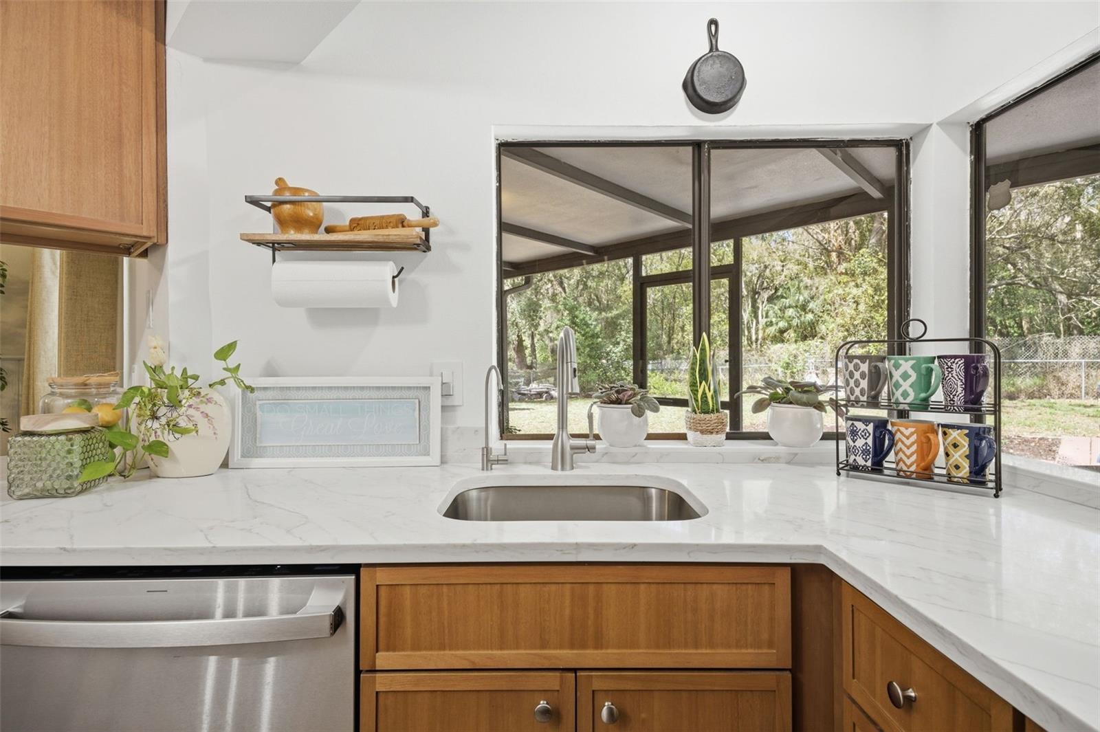 Listing photo id 14 for 314 137th Avenue