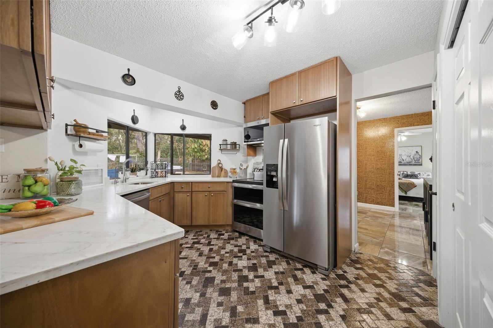 Listing photo id 15 for 314 137th Avenue