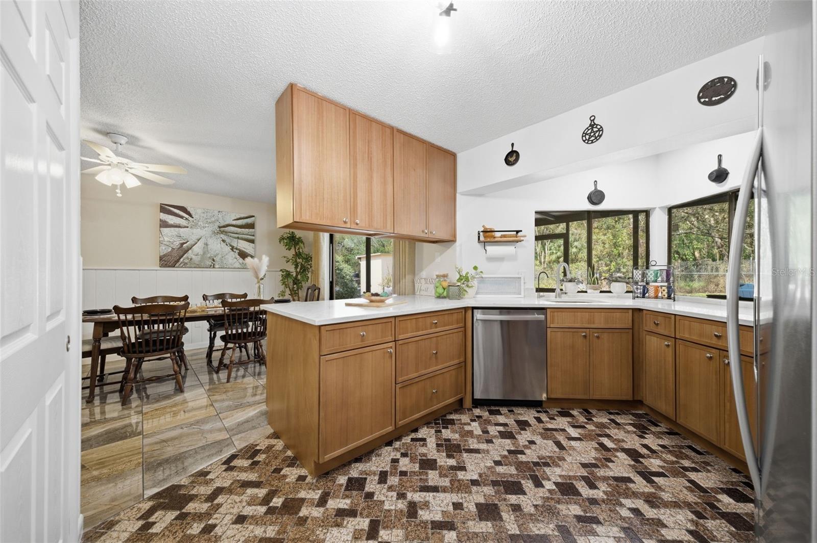 Listing photo id 17 for 314 137th Avenue