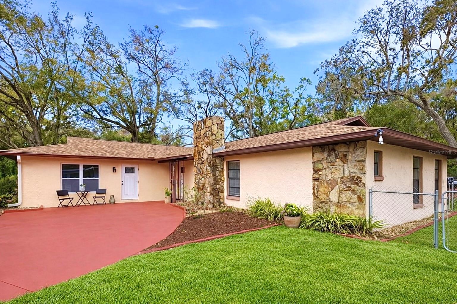 Listing photo id 1 for 314 137th Avenue