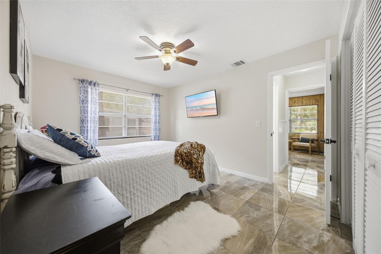 Listing photo id 31 for 314 137th Avenue