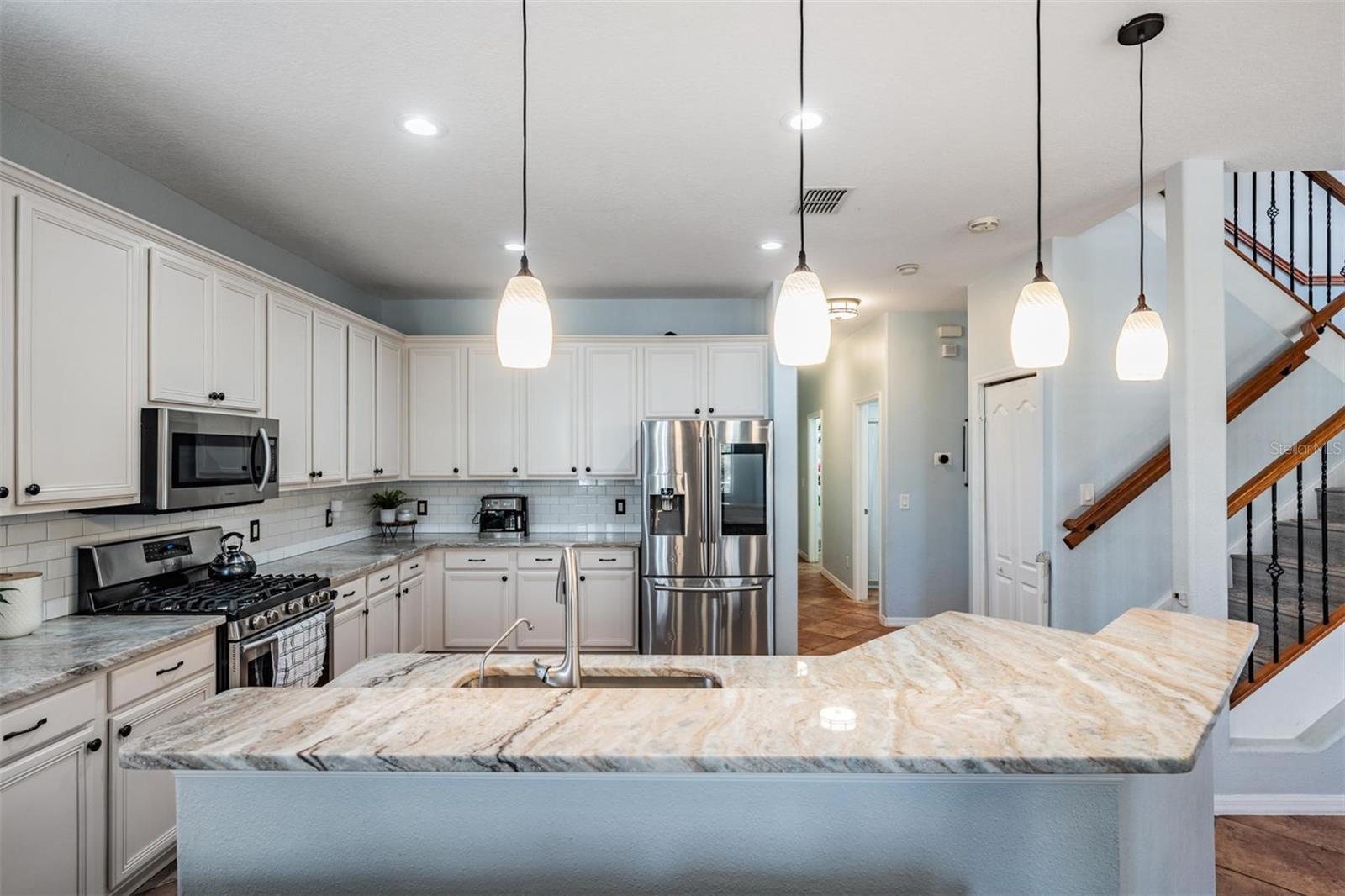 Listing photo id 8 for 9212 Oak Pride Court