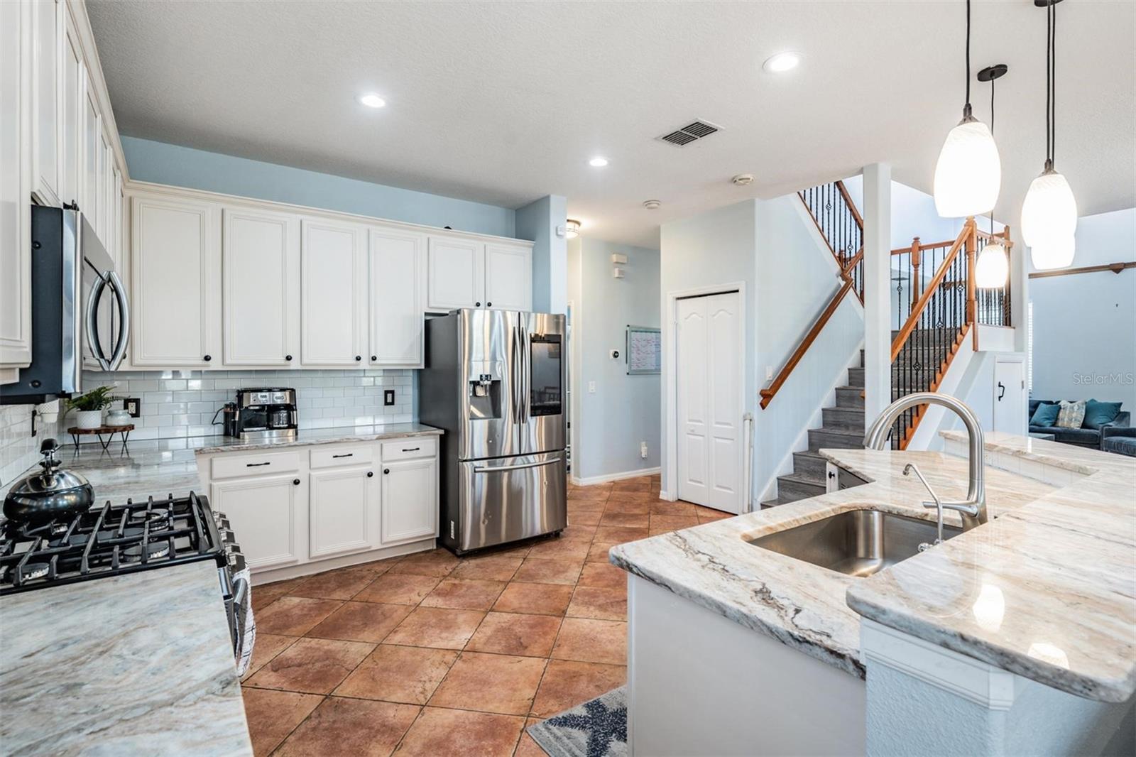 Listing photo id 10 for 9212 Oak Pride Court