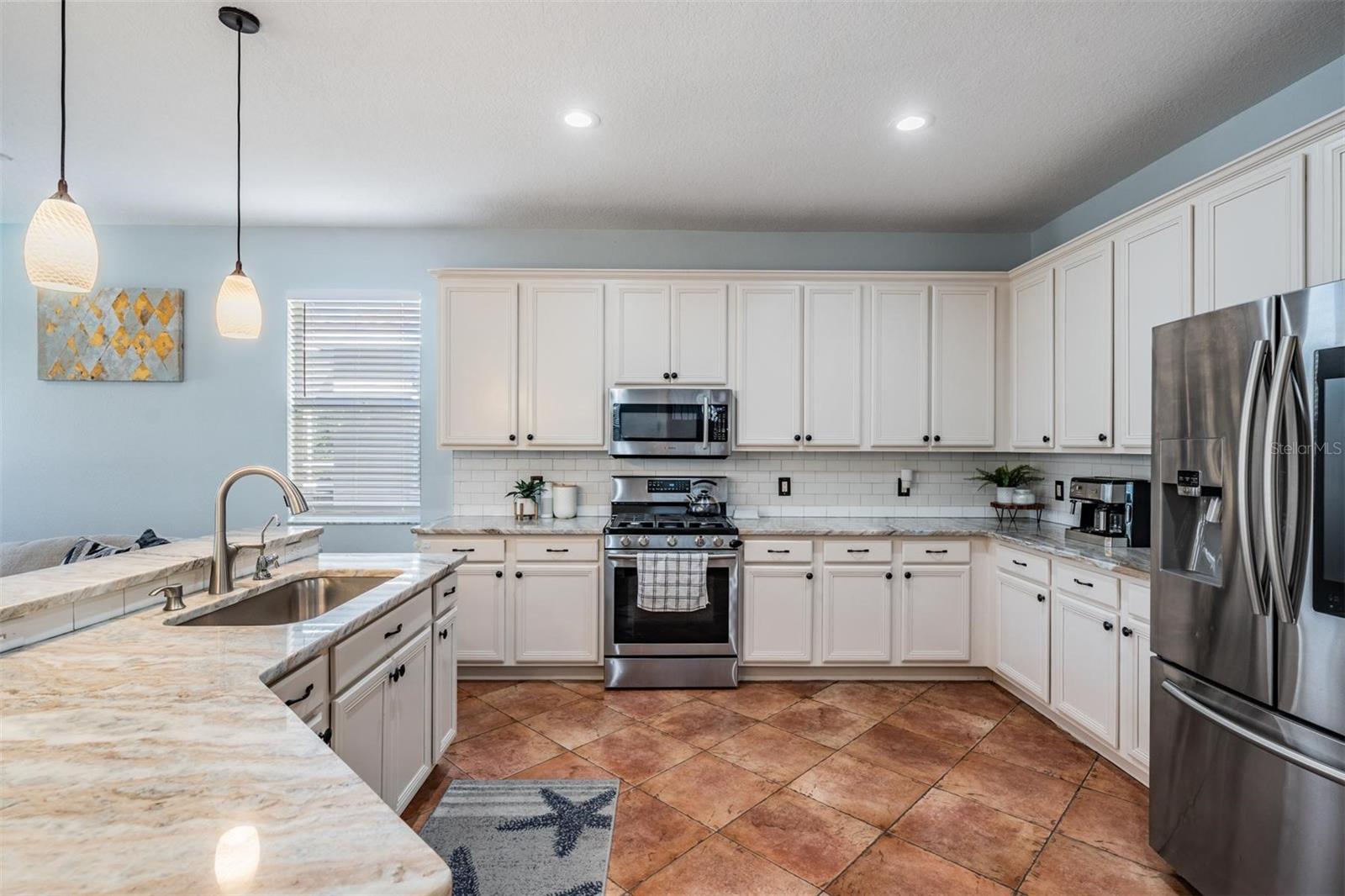 Listing photo id 11 for 9212 Oak Pride Court