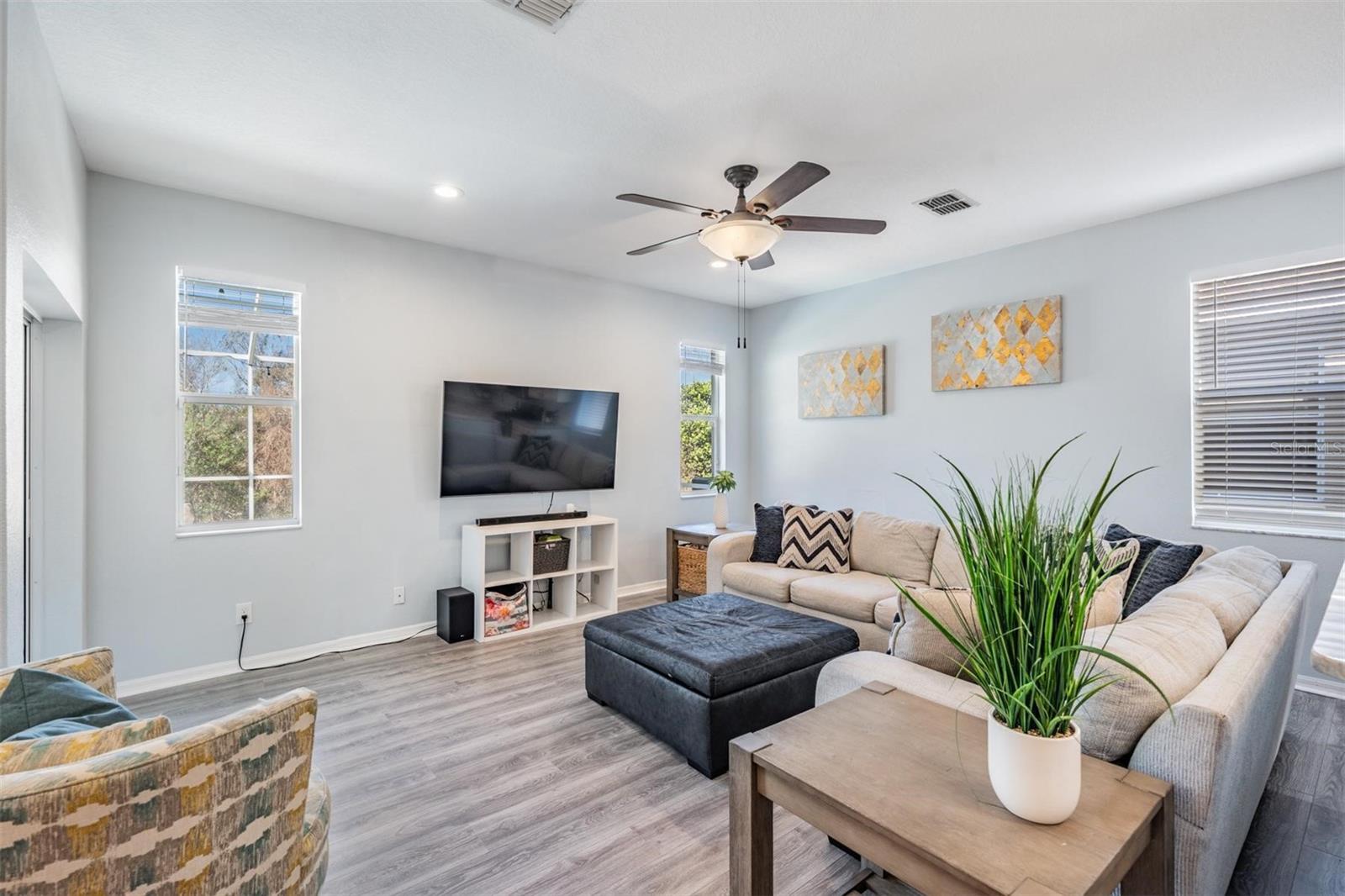 Listing photo id 12 for 9212 Oak Pride Court