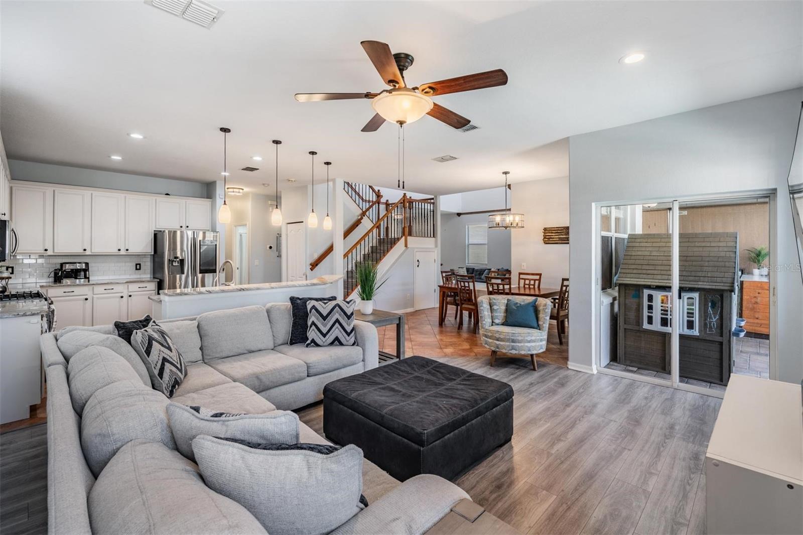 Listing photo id 14 for 9212 Oak Pride Court