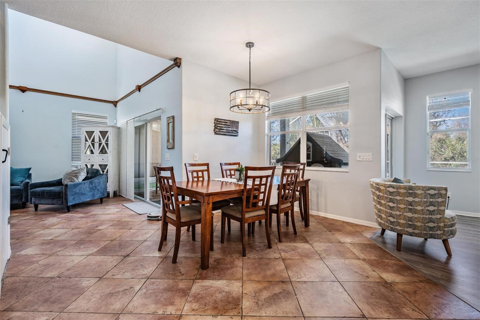 Listing photo id 15 for 9212 Oak Pride Court