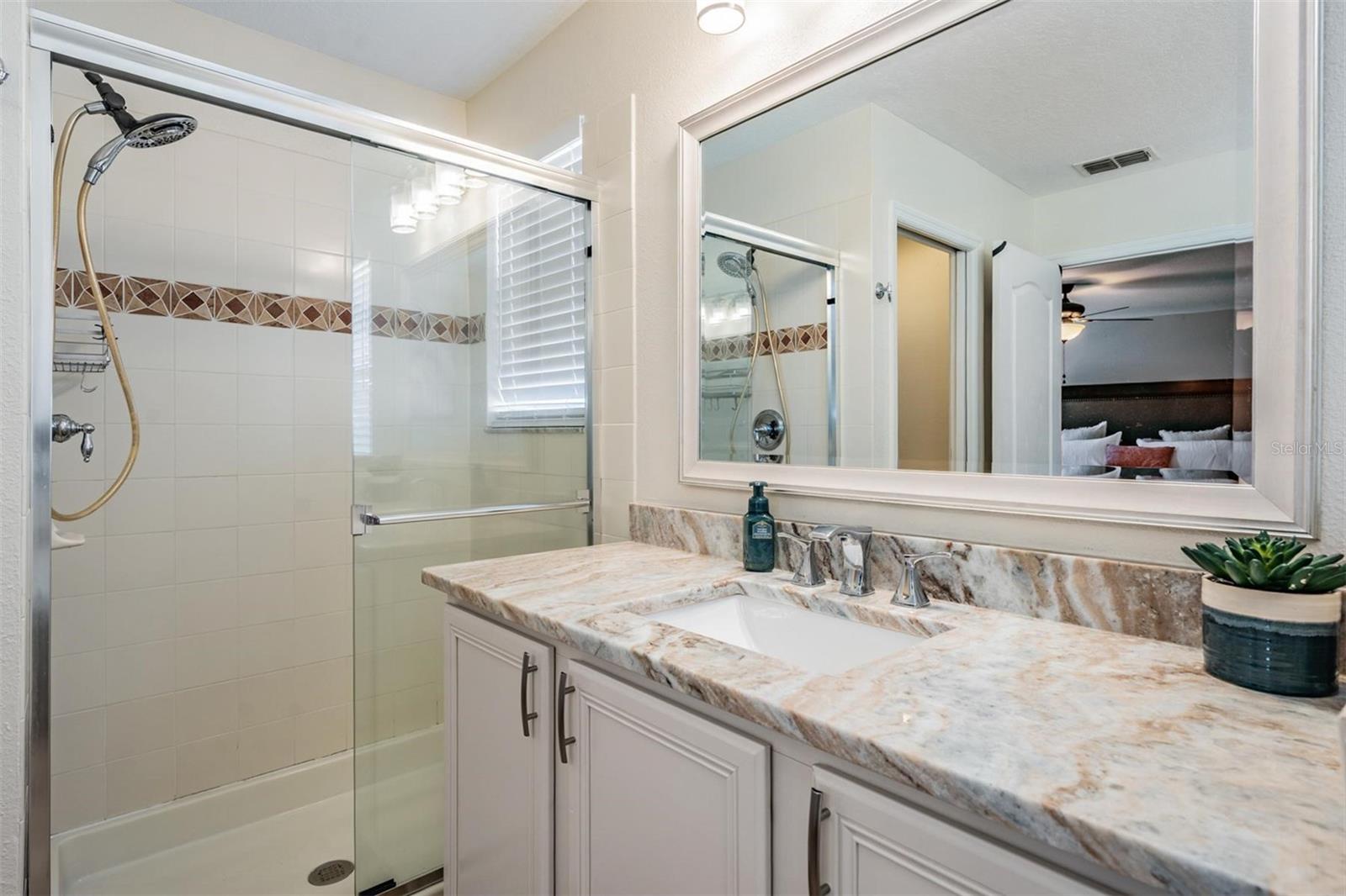 Listing photo id 22 for 9212 Oak Pride Court