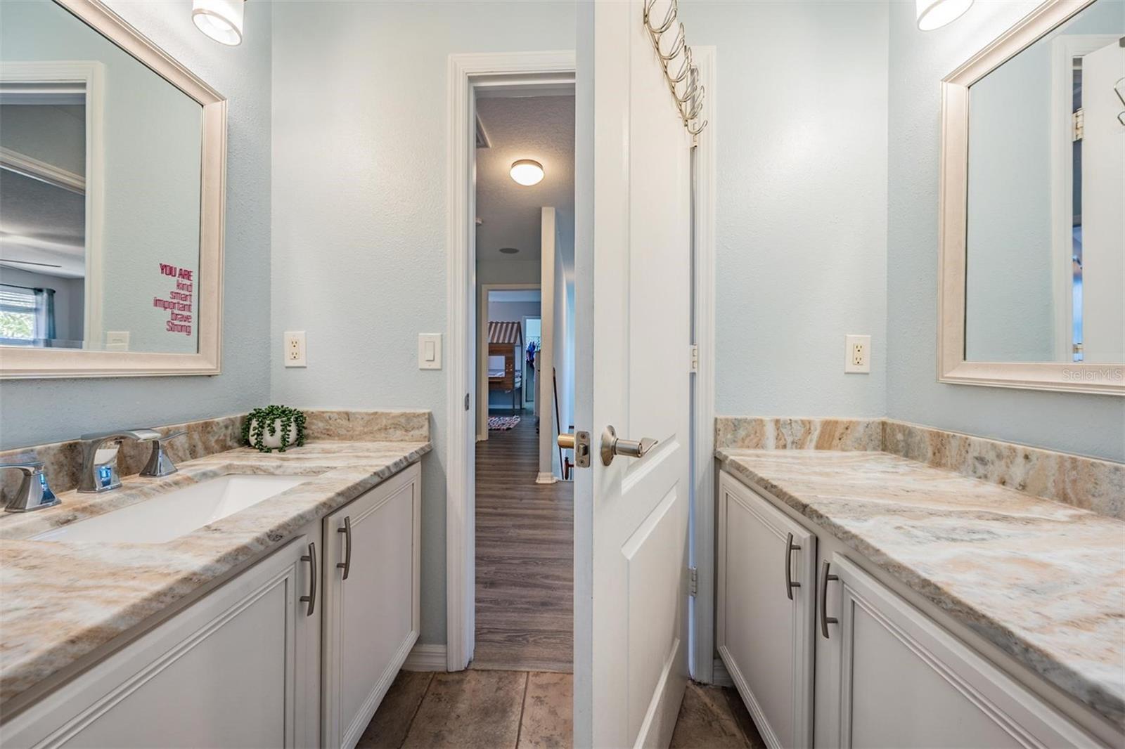 Listing photo id 25 for 9212 Oak Pride Court