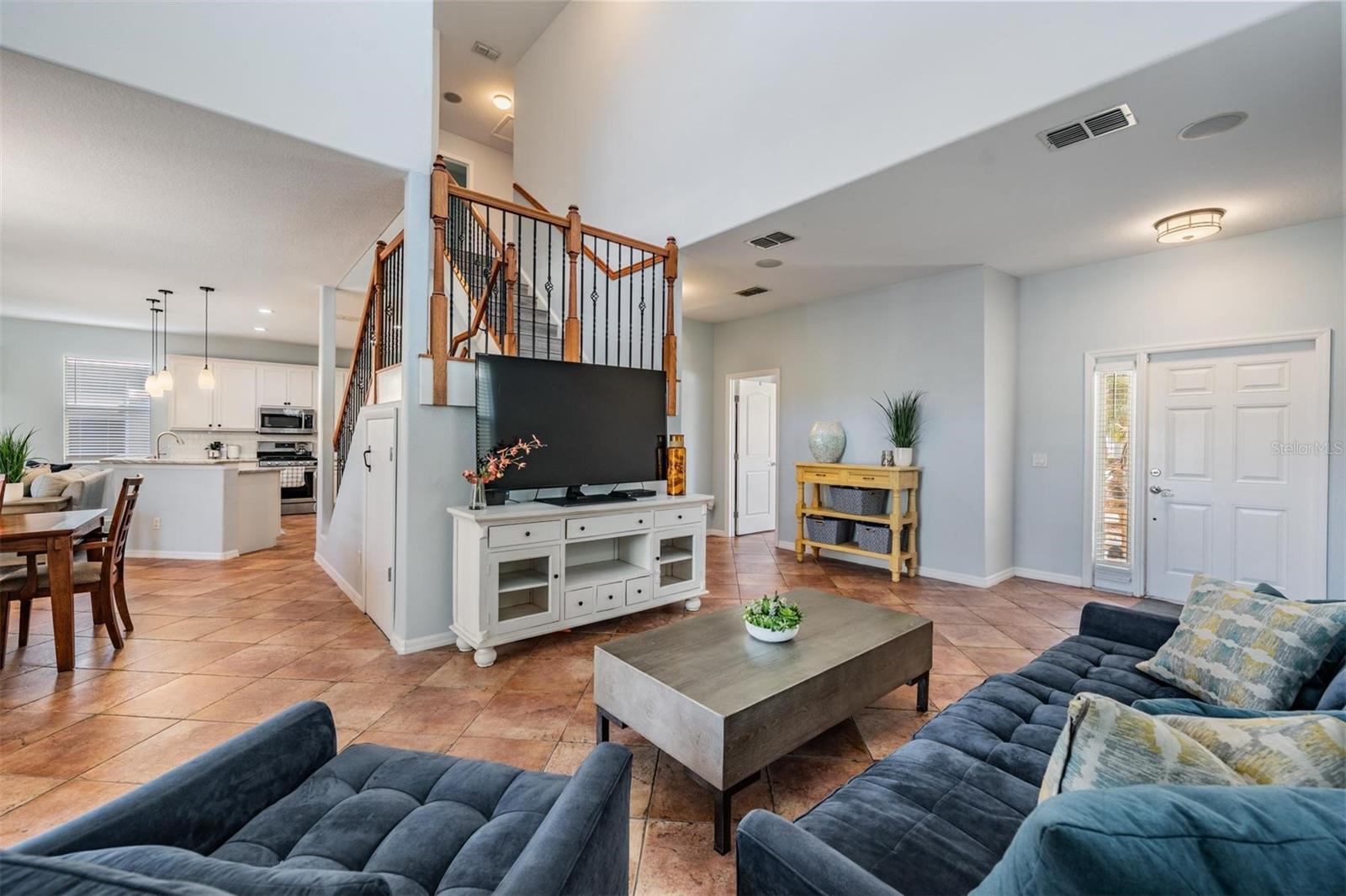 Listing photo id 3 for 9212 Oak Pride Court