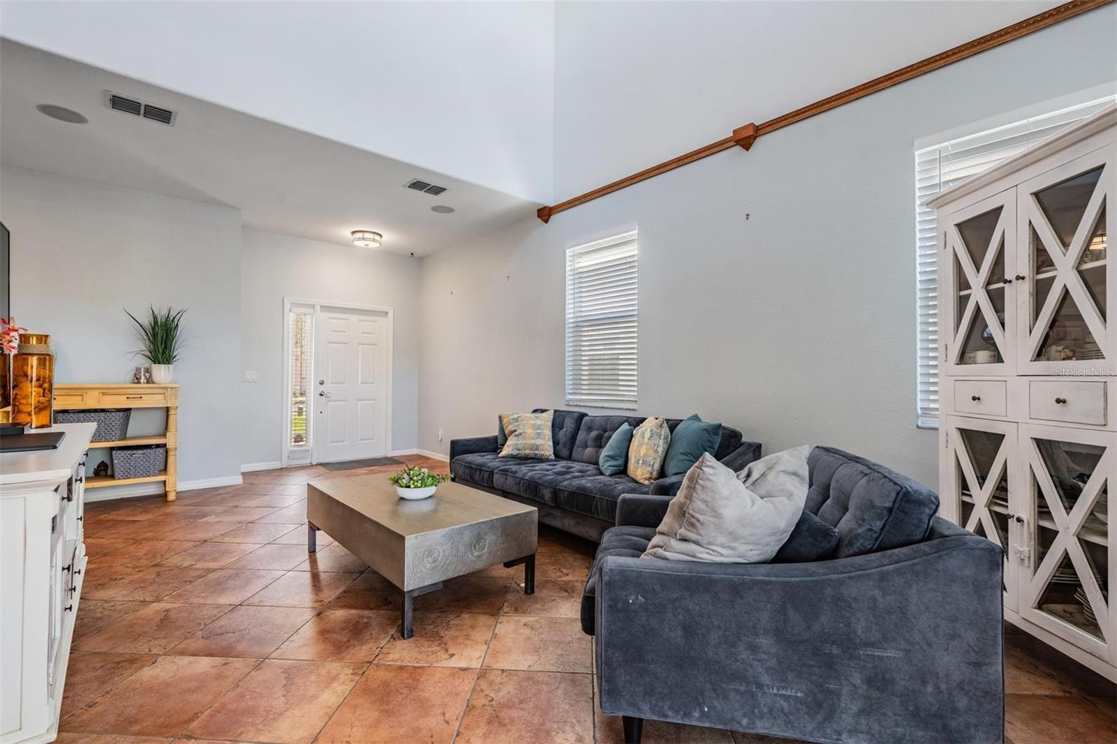 Listing photo id 4 for 9212 Oak Pride Court