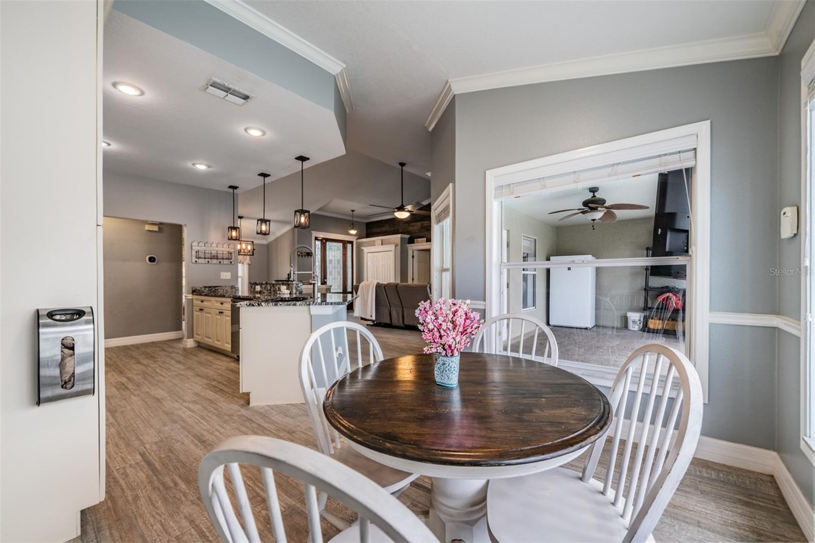 Listing photo id 10 for 3234 Alcott Avenue