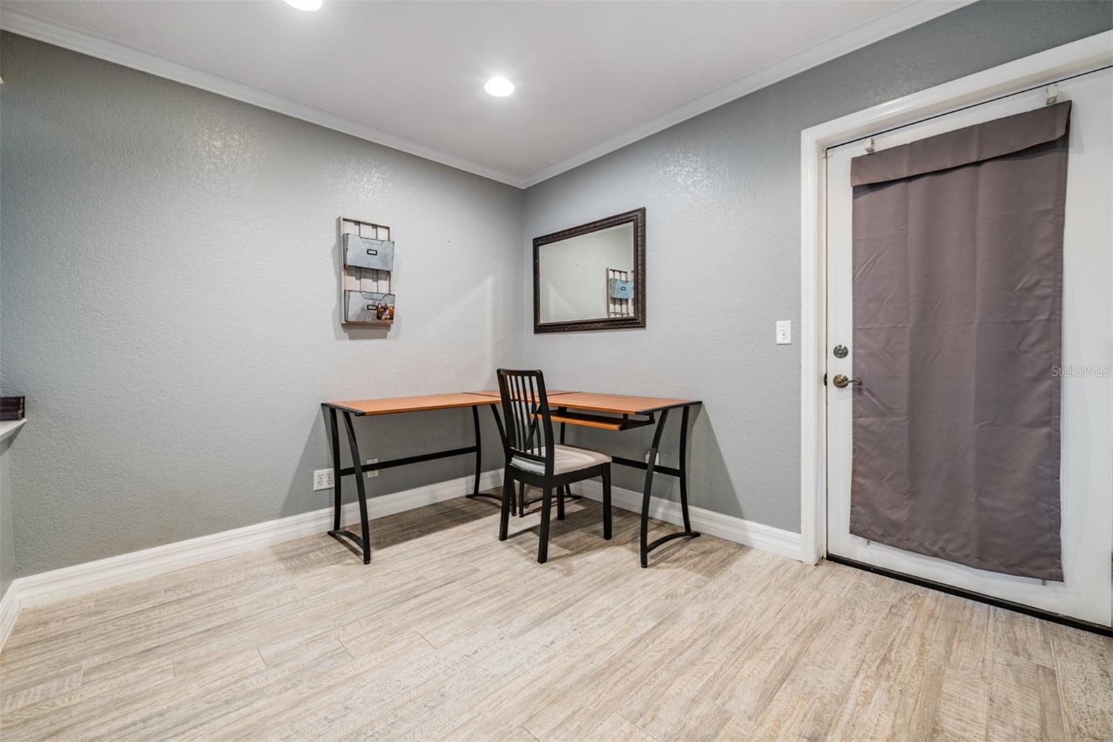 Listing photo id 13 for 3234 Alcott Avenue