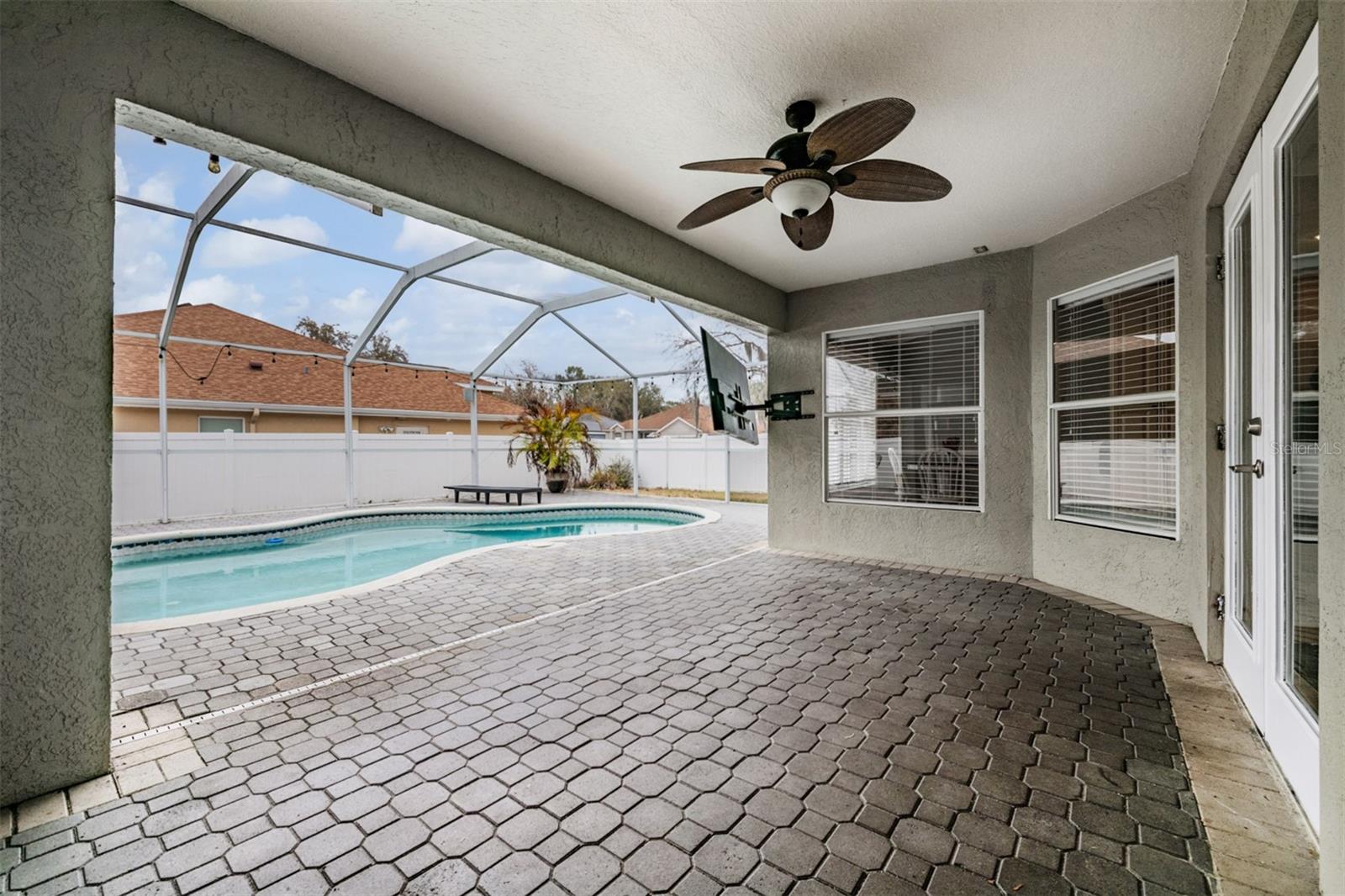 Listing photo id 26 for 3234 Alcott Avenue