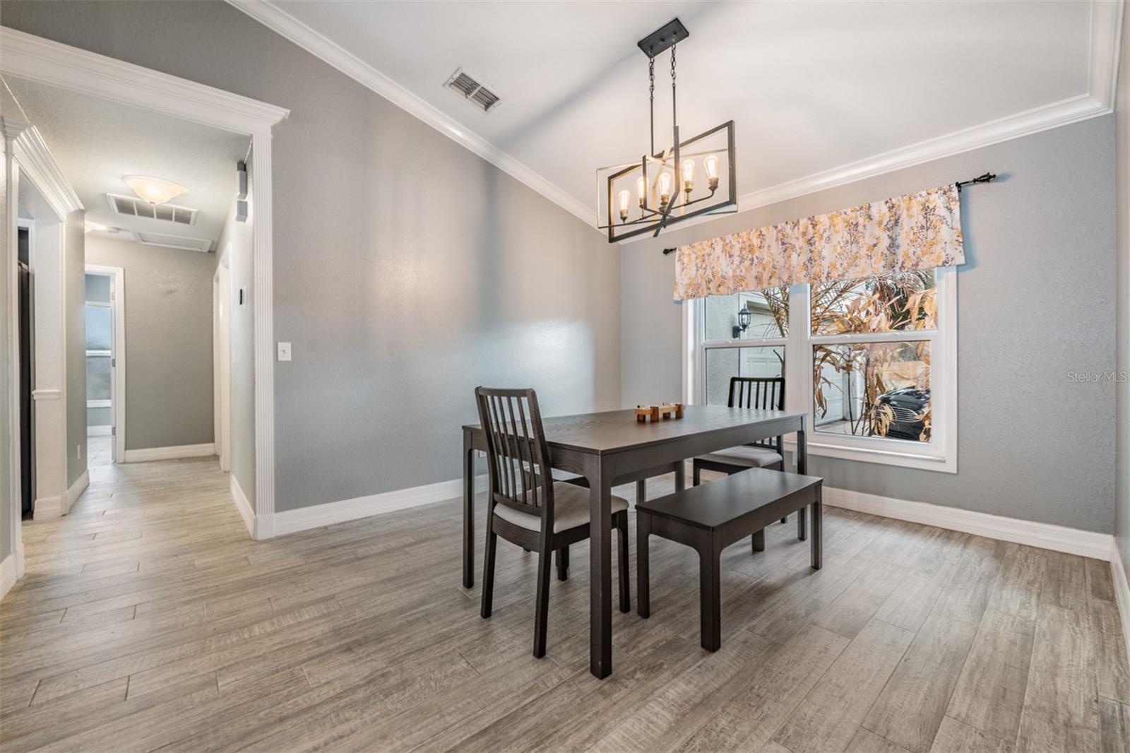 Listing photo id 3 for 3234 Alcott Avenue