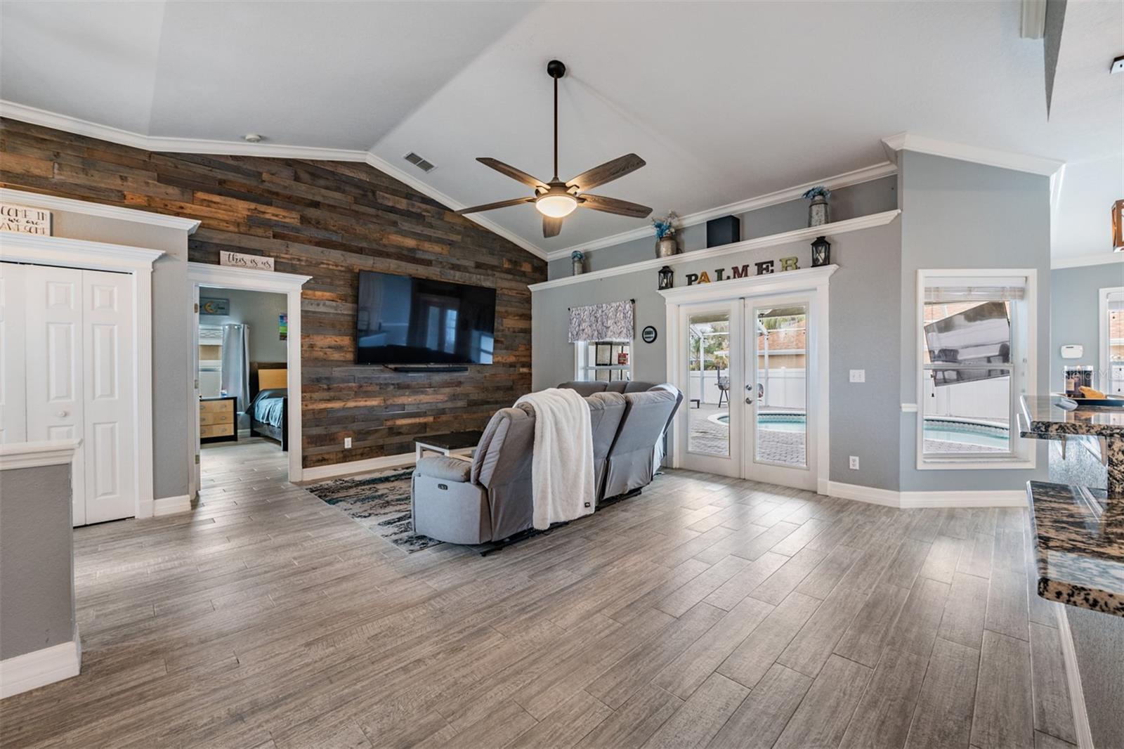 Listing photo id 4 for 3234 Alcott Avenue