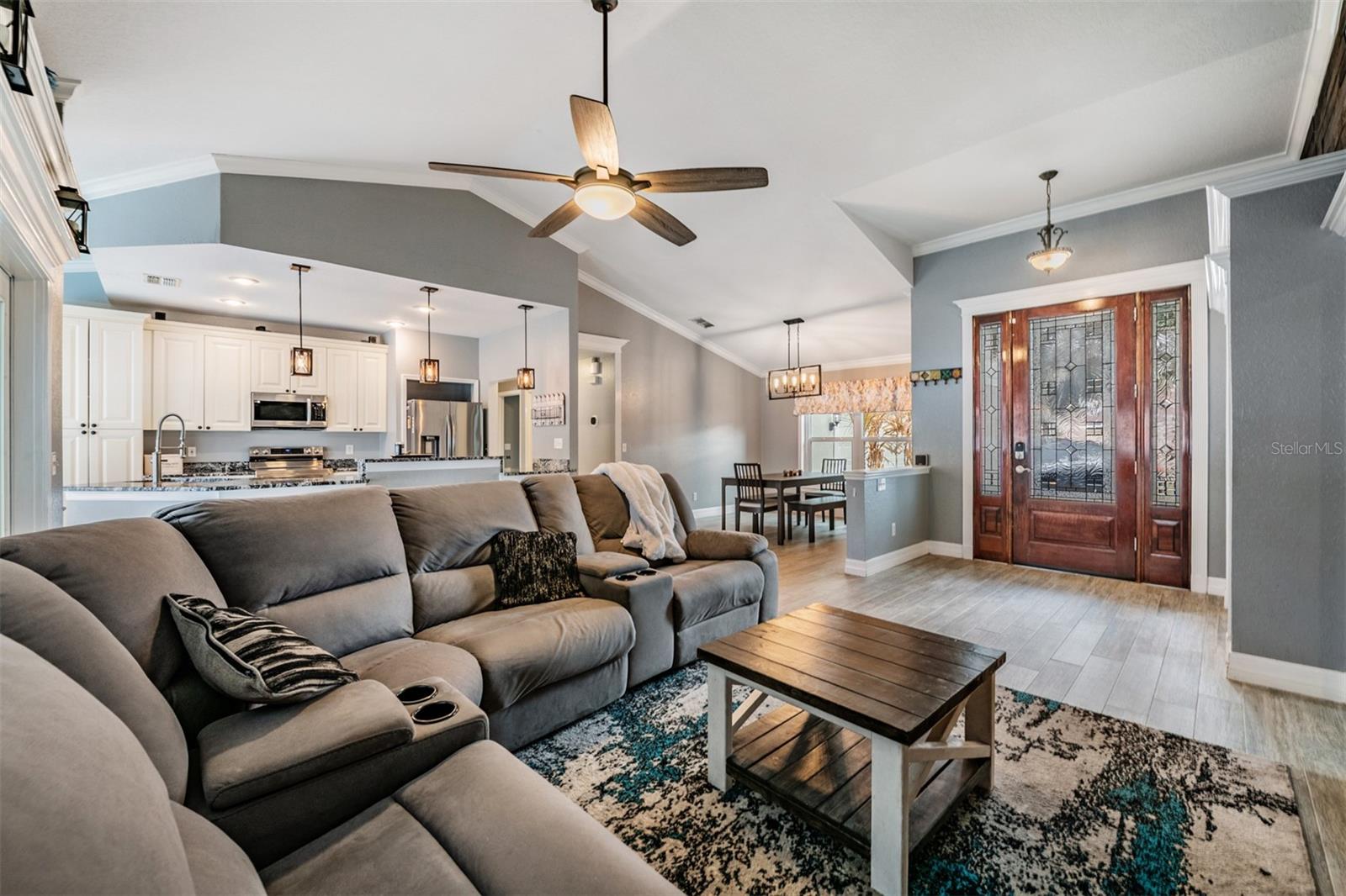 Listing photo id 6 for 3234 Alcott Avenue