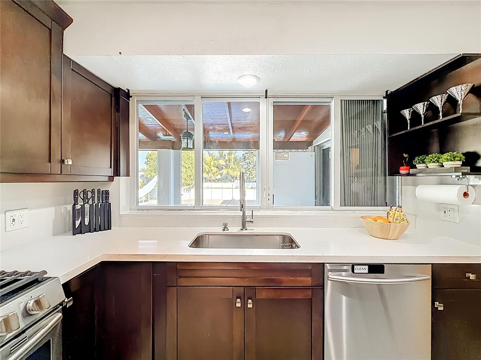 Image 16 of 47 For 2913 Dolphin Drive