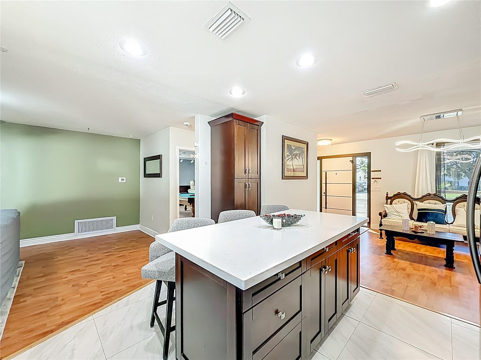 Image 17 of 47 For 2913 Dolphin Drive