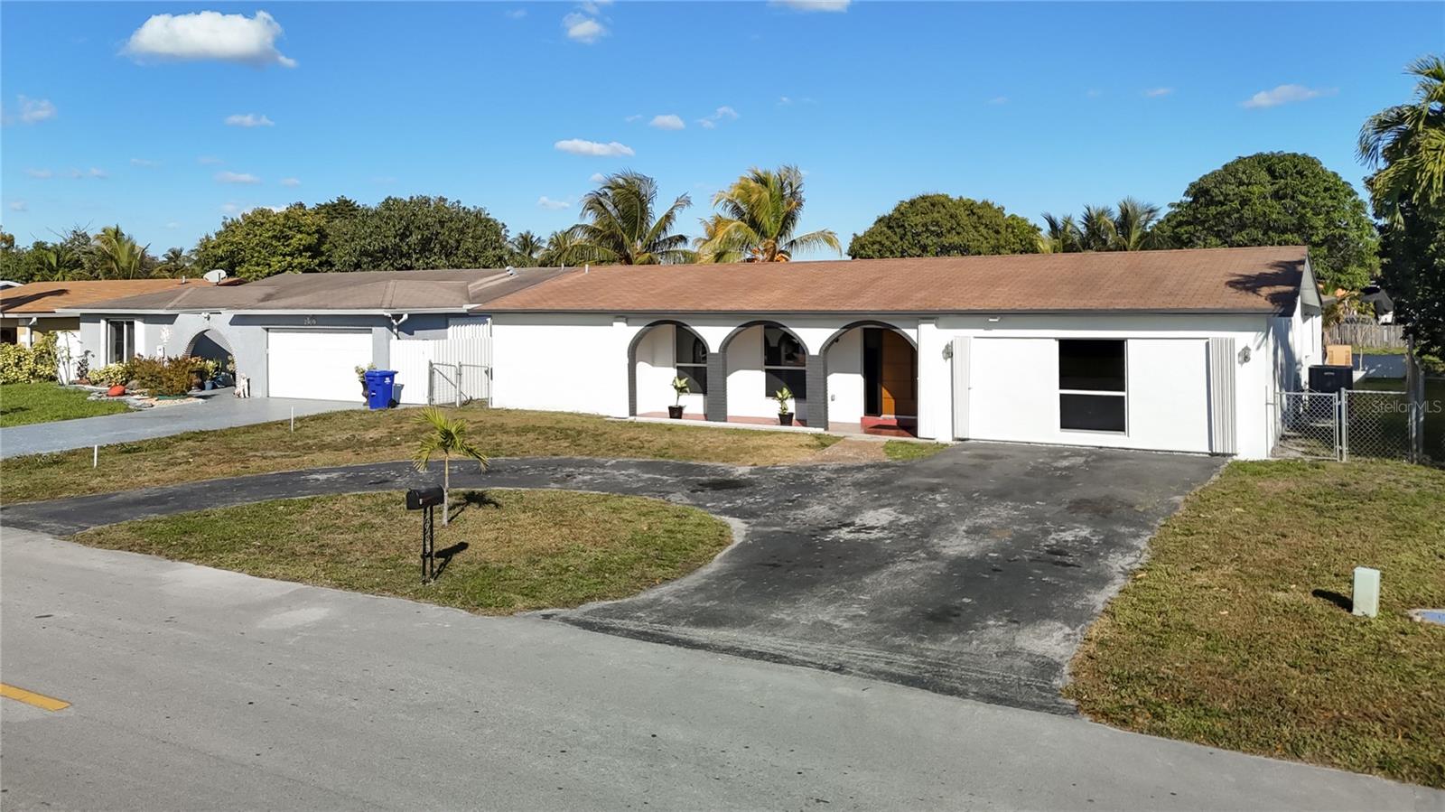 Image 2 of 47 For 2913 Dolphin Drive