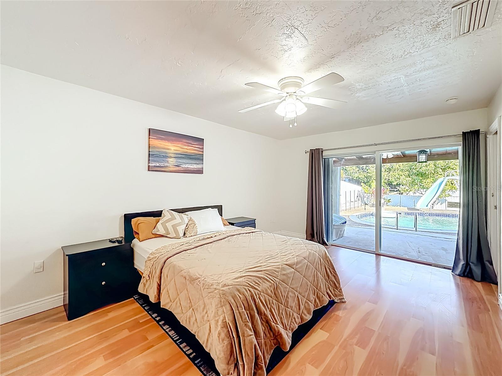 Image 21 of 47 For 2913 Dolphin Drive