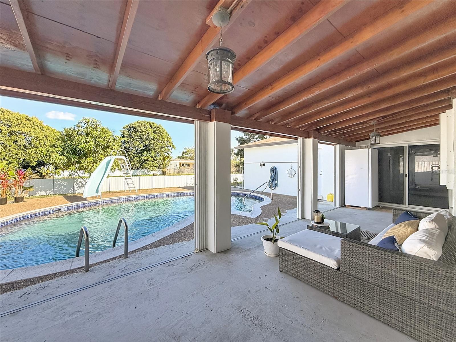 Image 37 of 47 For 2913 Dolphin Drive