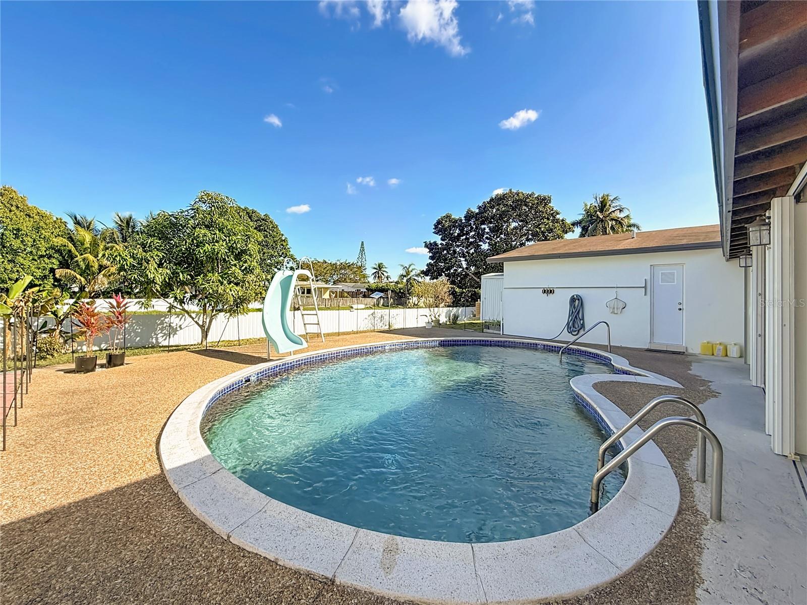 Image 38 of 47 For 2913 Dolphin Drive