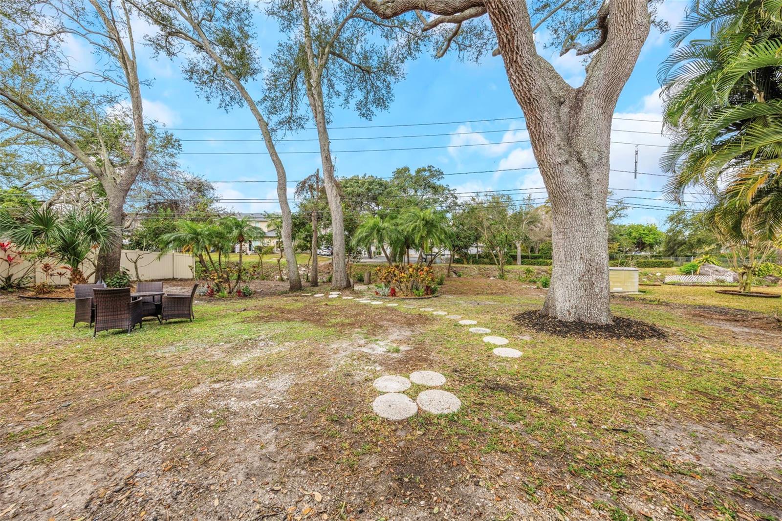 Image 28 of 42 For 2617 Bellhurst Drive