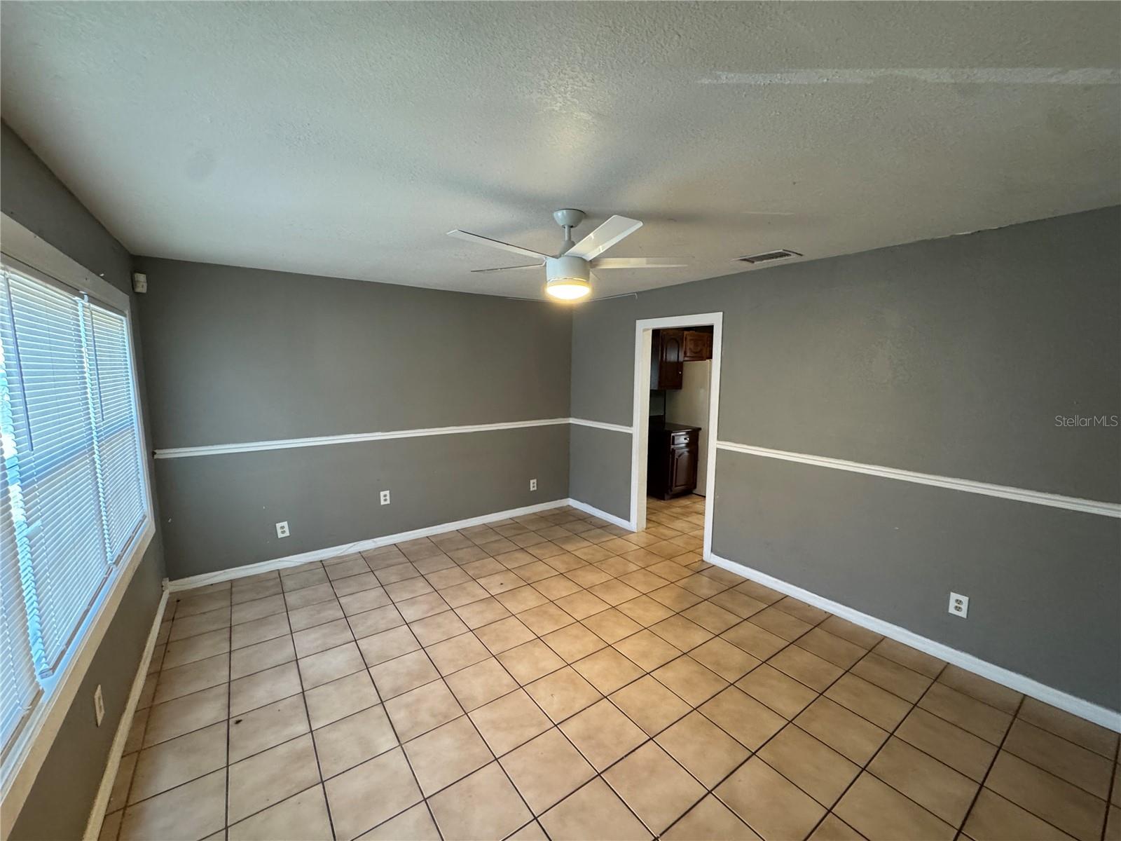 Image 3 of 11 For 2107 Crawford Street