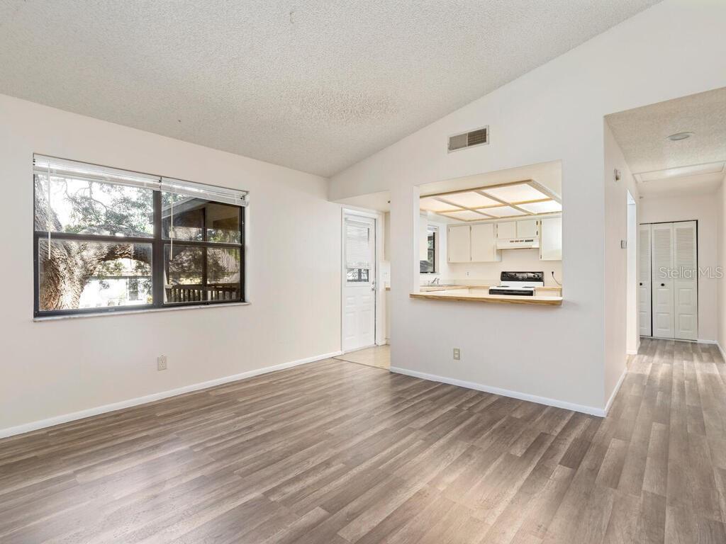 Image 5 of 23 For 533 Curlew Place 533